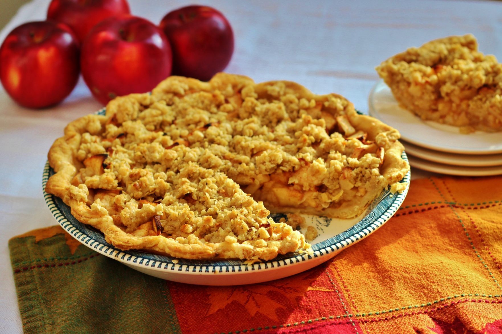 Apple Pie w/Streusel Topping